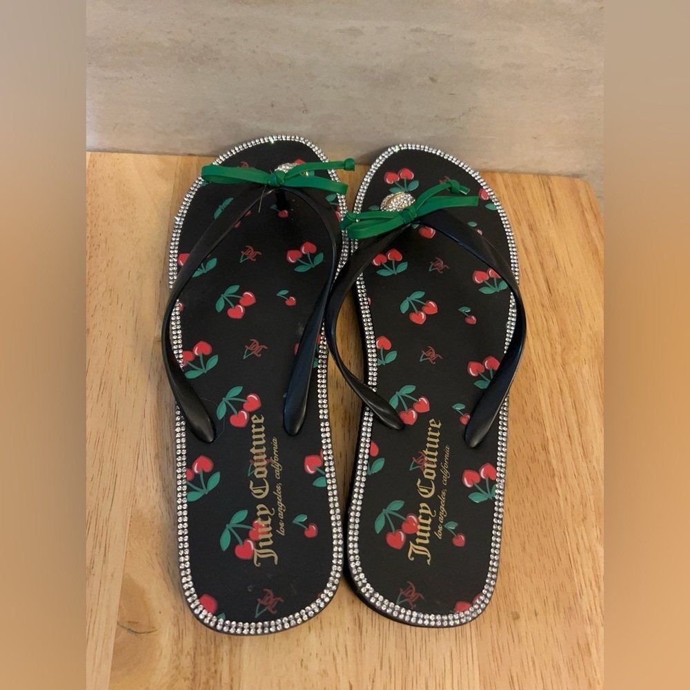 Juicy Couture Black Cherry Print Flip Flop Sandals with Green Bow - Picture 3 of 11